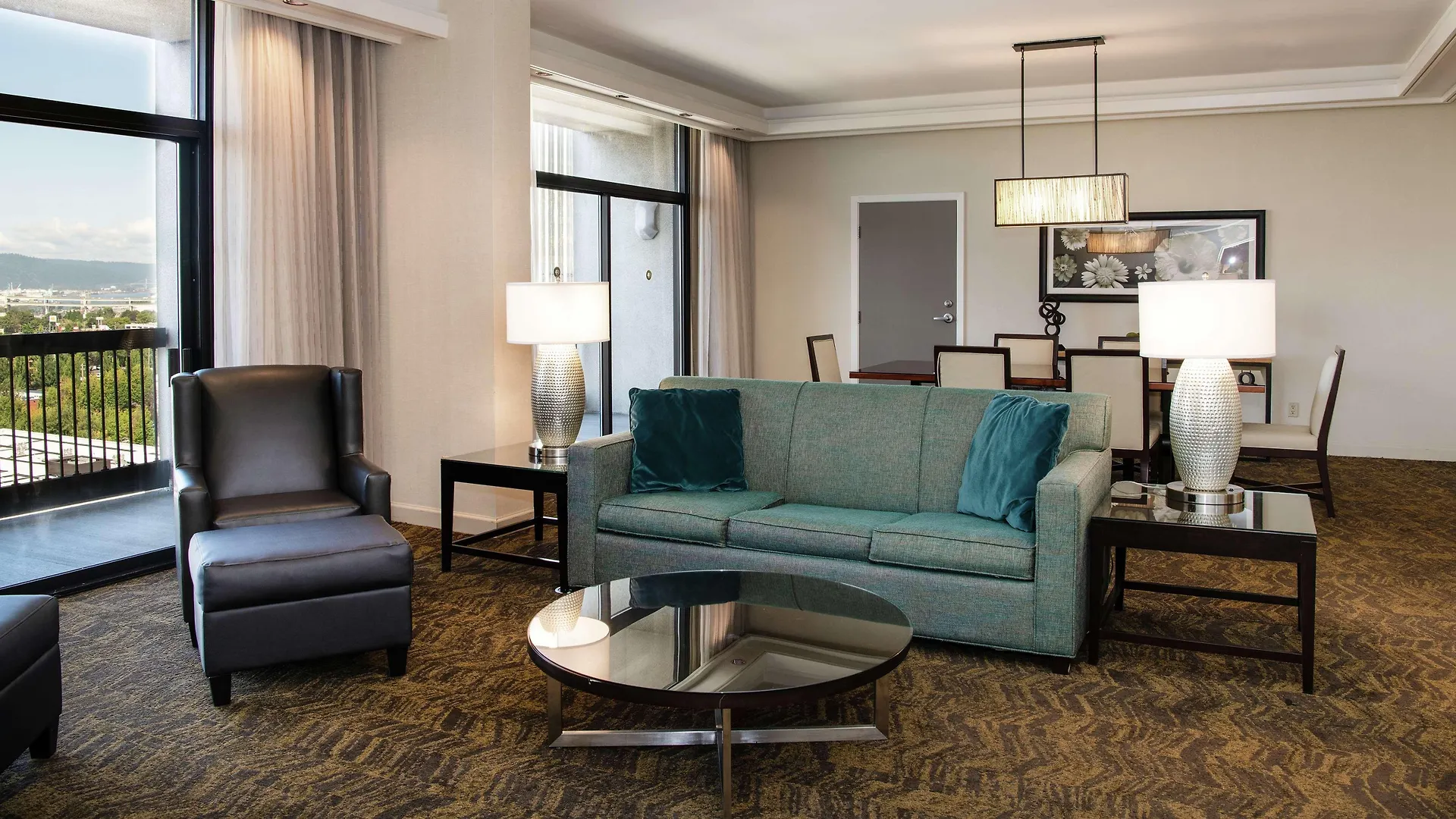 Doubletree By Hilton Portland Hotel