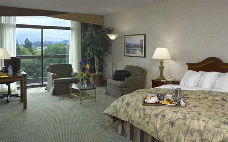 Doubletree By Hilton Portland Hotel